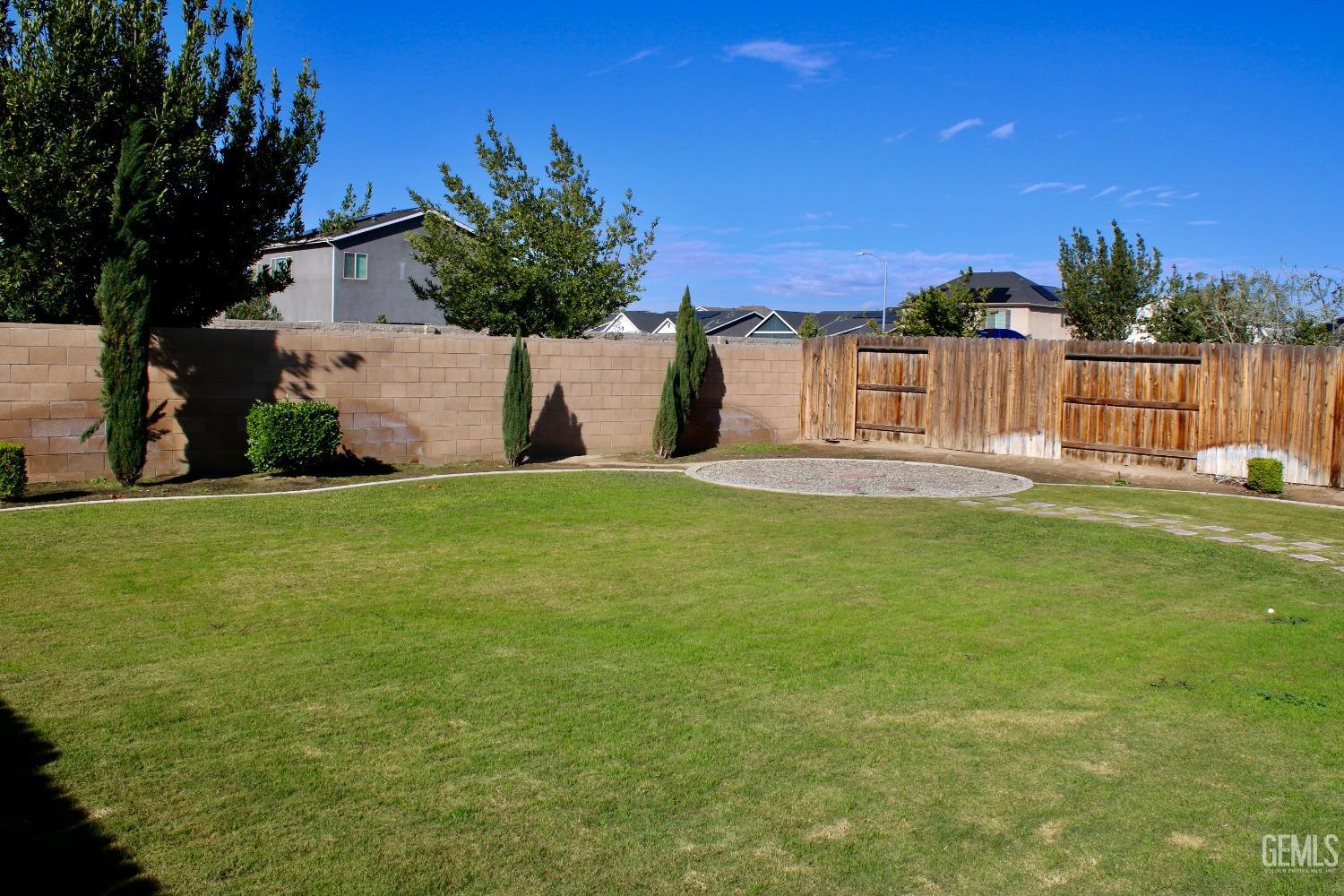 Undisclosed Address Bakersfield, CA 93313 - Photo 21 of 26 a house view with garden space