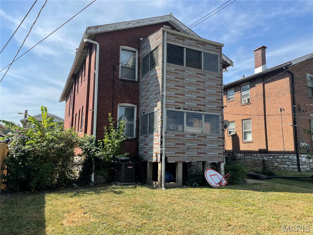 1047 Veronica Avenue St. Louis, MO 63147 - Photo 5 of 17