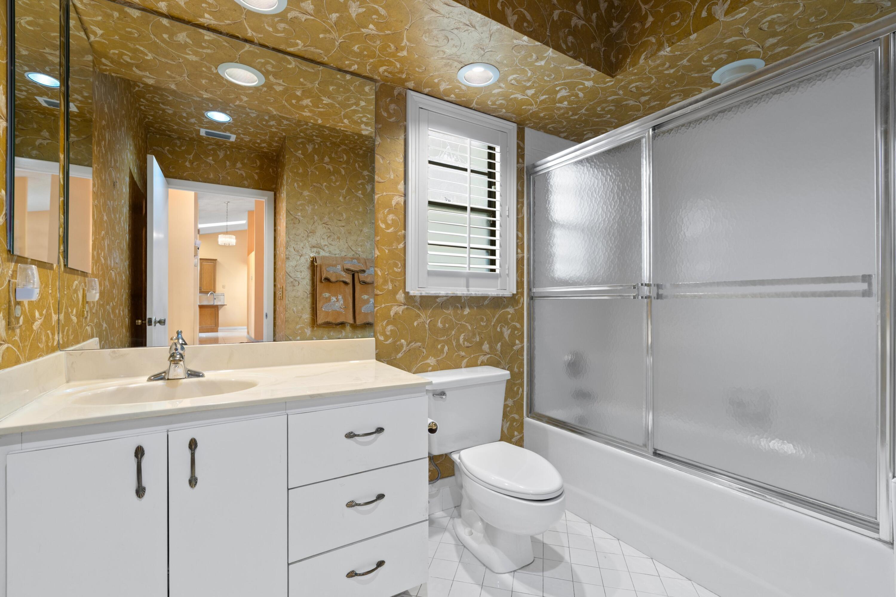 8681 Eagle Run Drive Boca Raton, FL 33434 - Photo 16 of 41 Bathroom #2