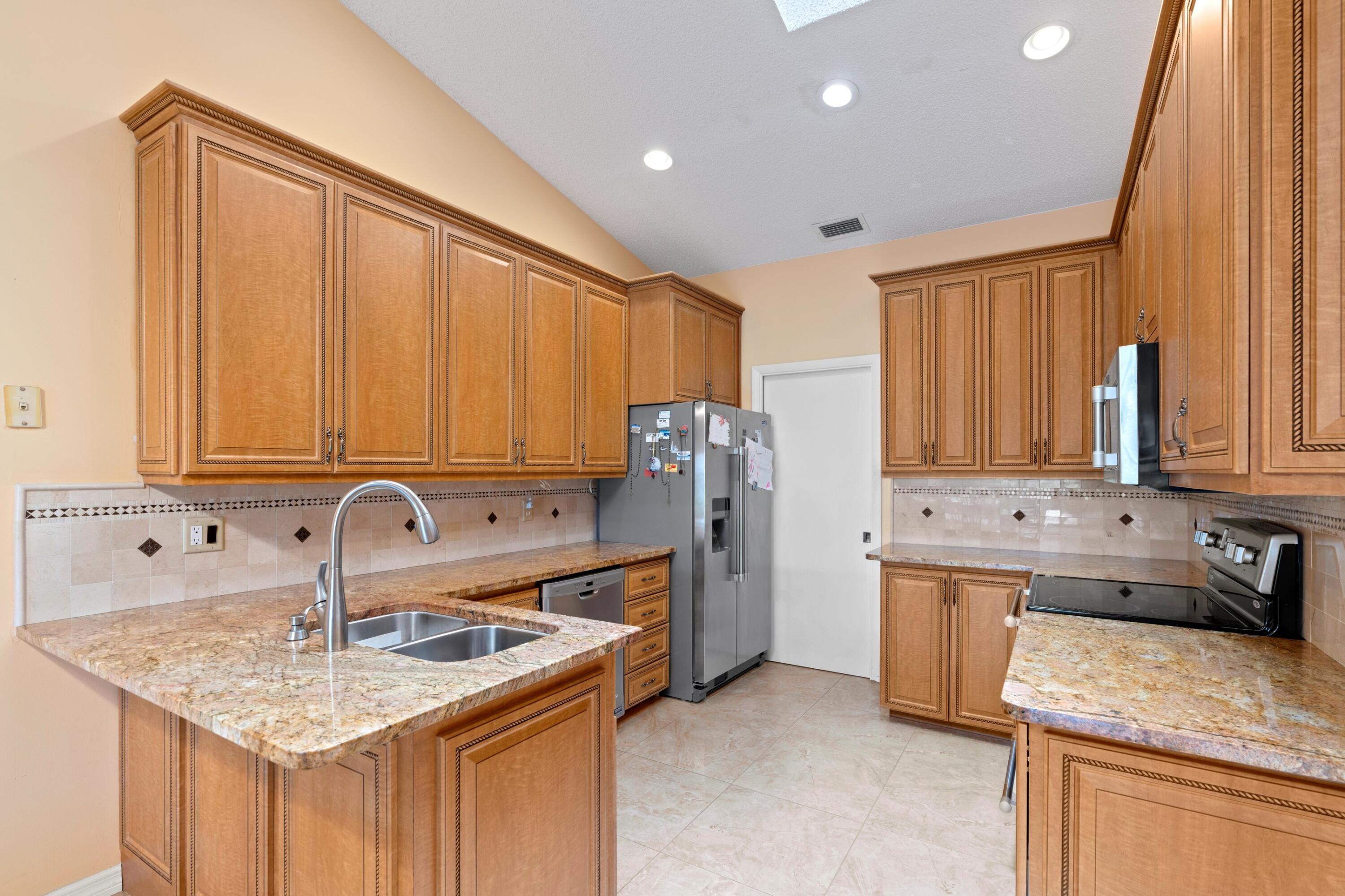 8681 Eagle Run Drive Boca Raton, FL 33434 - Photo 9 of 41 Kitchen