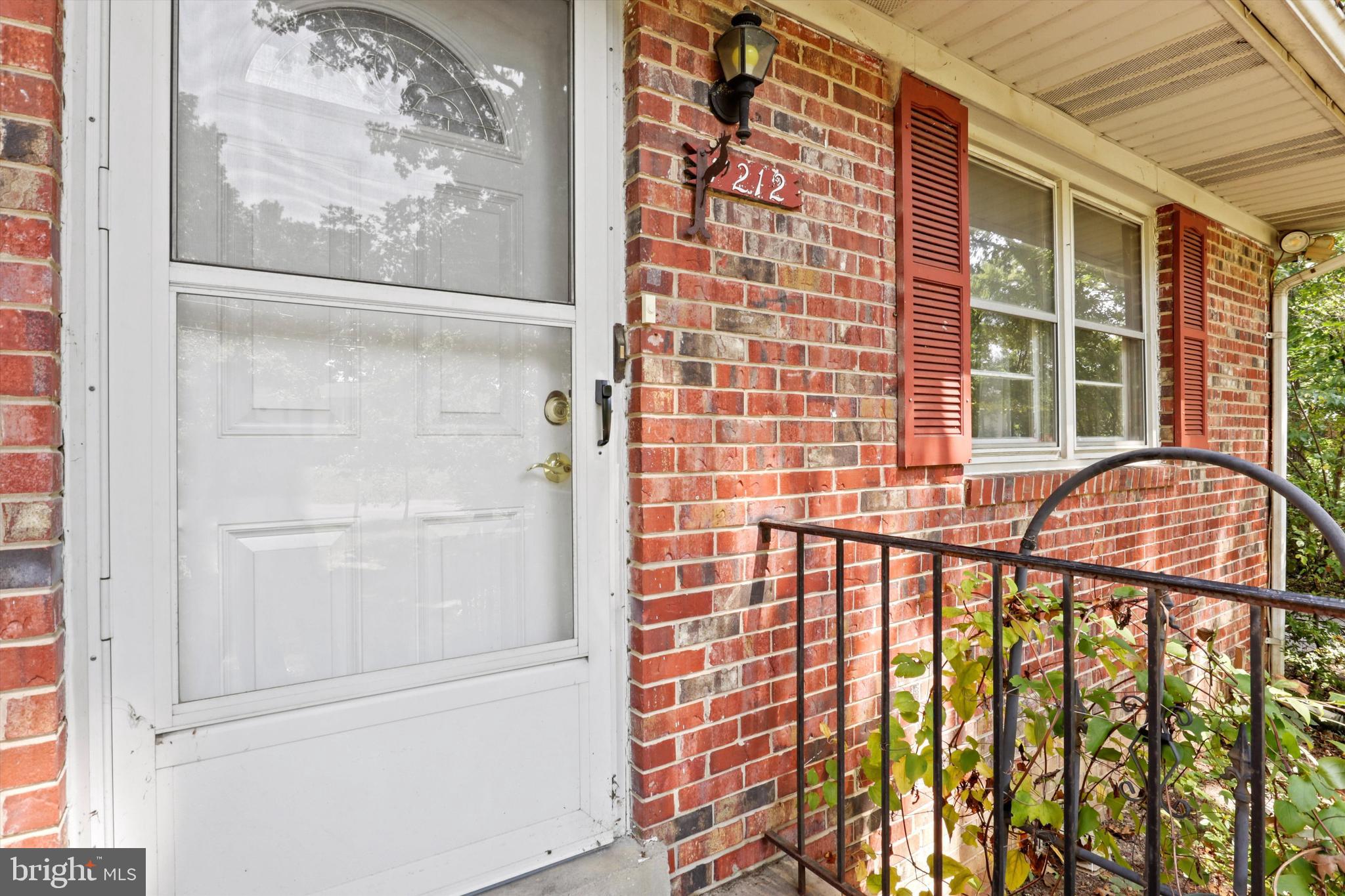 7212 Wesley Road Springfield, VA 22150 - Photo 3 of 46 Fantastic Woodland Split!