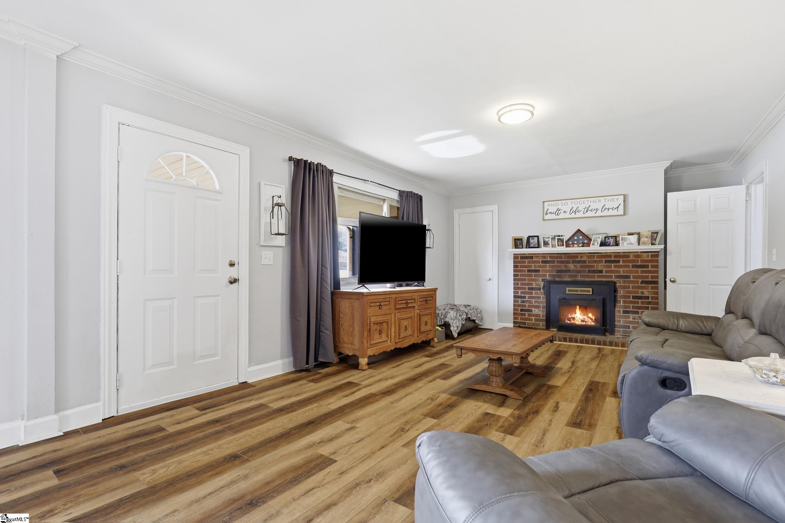1406 Geer Highway Travelers Rest, SC 29690 - Photo 6 of 32