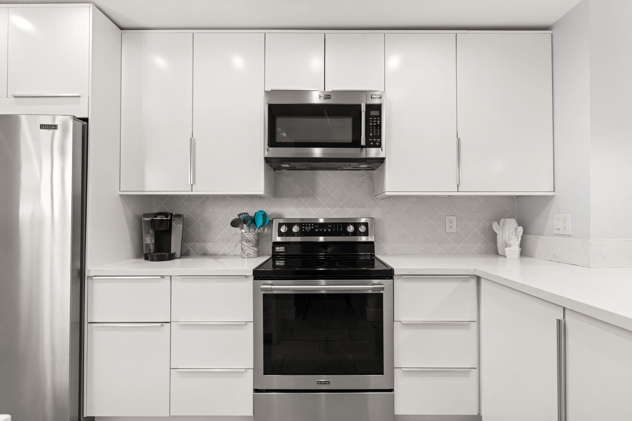 877 East Arenas Road Palm Springs, CA 92262 - Photo 13 of 43 a kitchen with a stove and a microwave