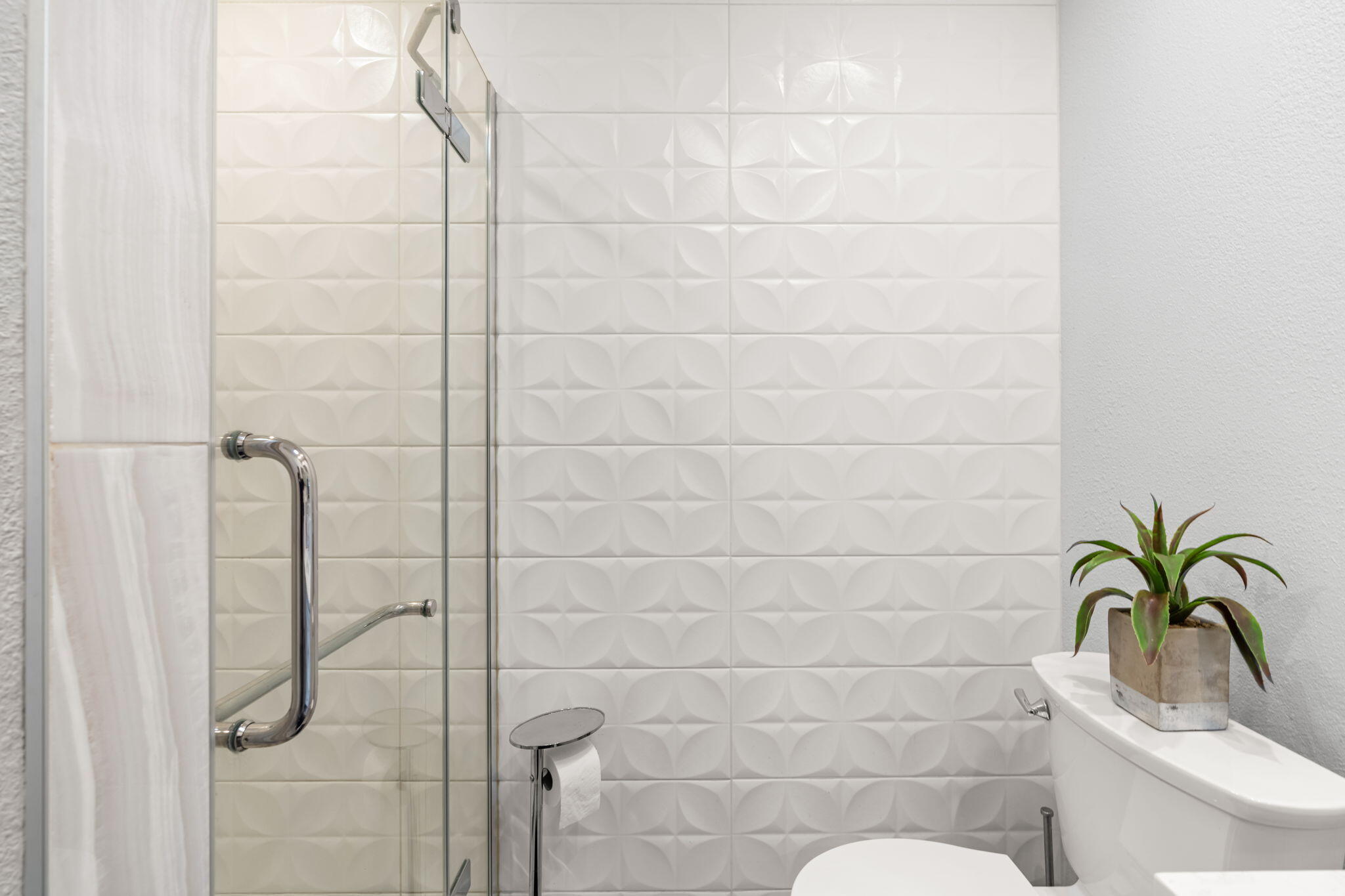 877 East Arenas Road Palm Springs, CA 92262 - Photo 23 of 43 a bathroom with a toilet a sink a shower and mirror