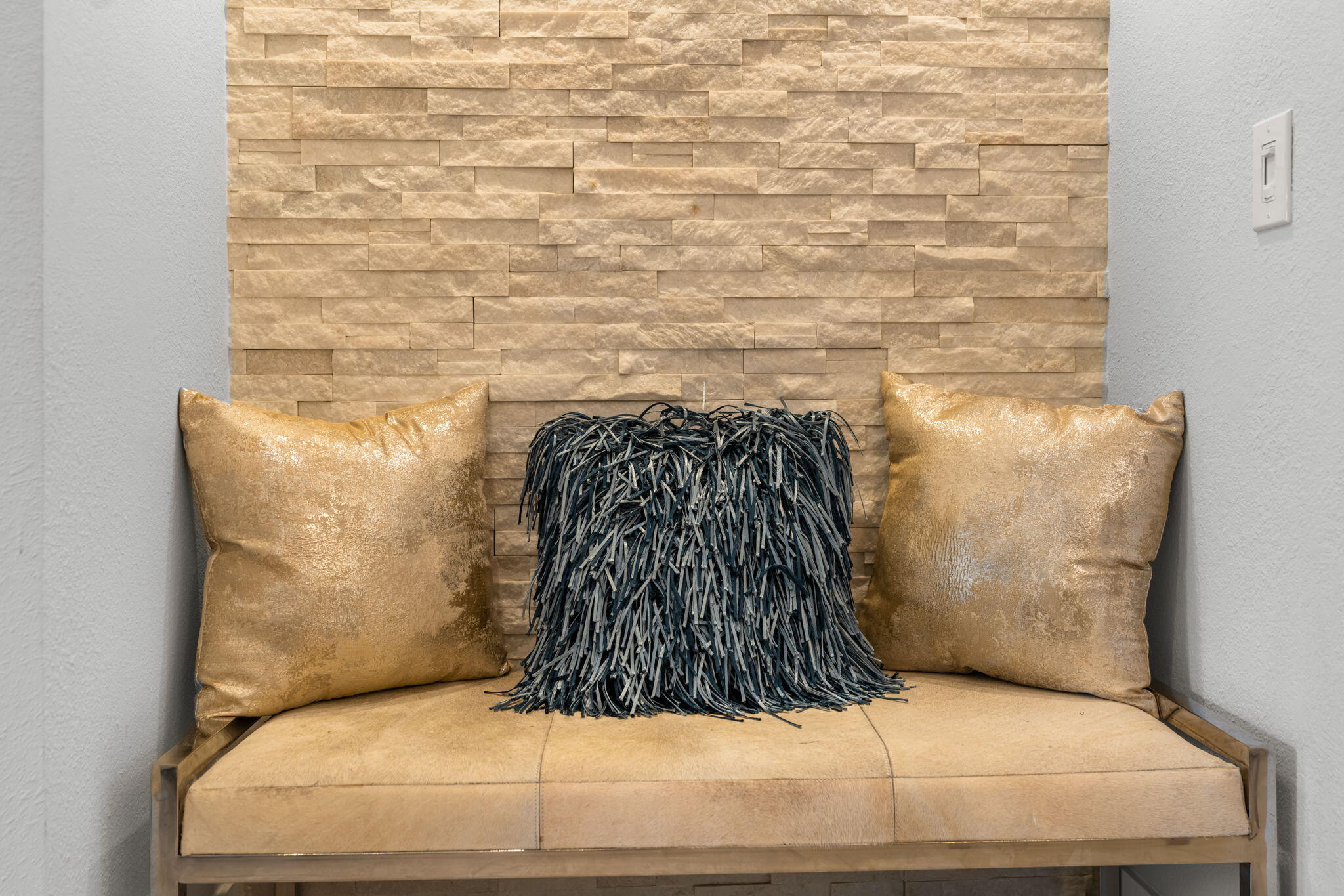 877 East Arenas Road Palm Springs, CA 92262 - Photo 29 of 43 a view of entryway