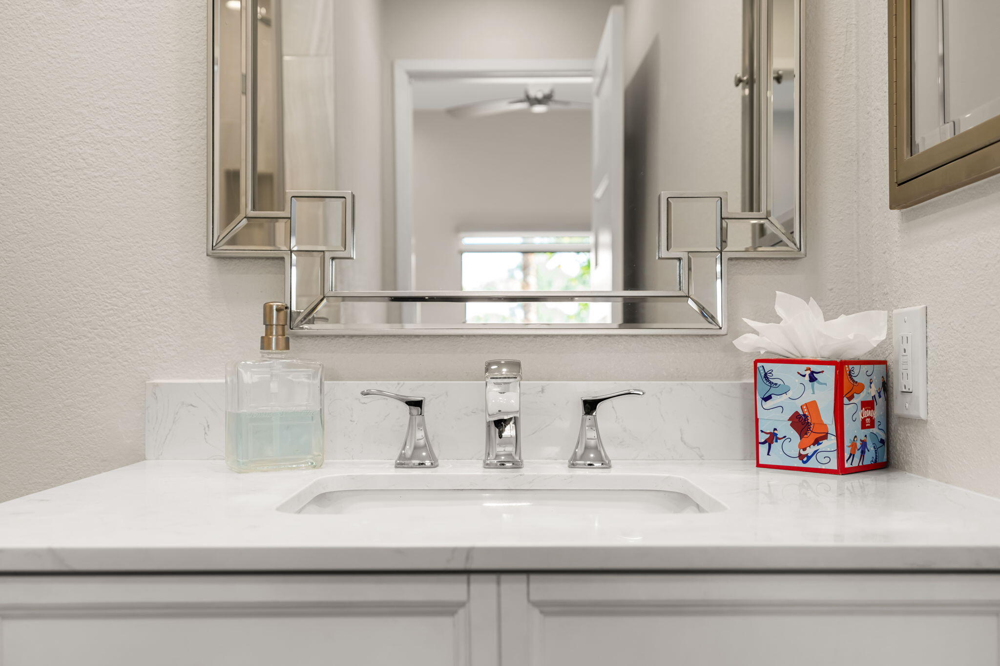 877 East Arenas Road Palm Springs, CA 92262 - Photo 31 of 43 a bathroom with sink and mirror