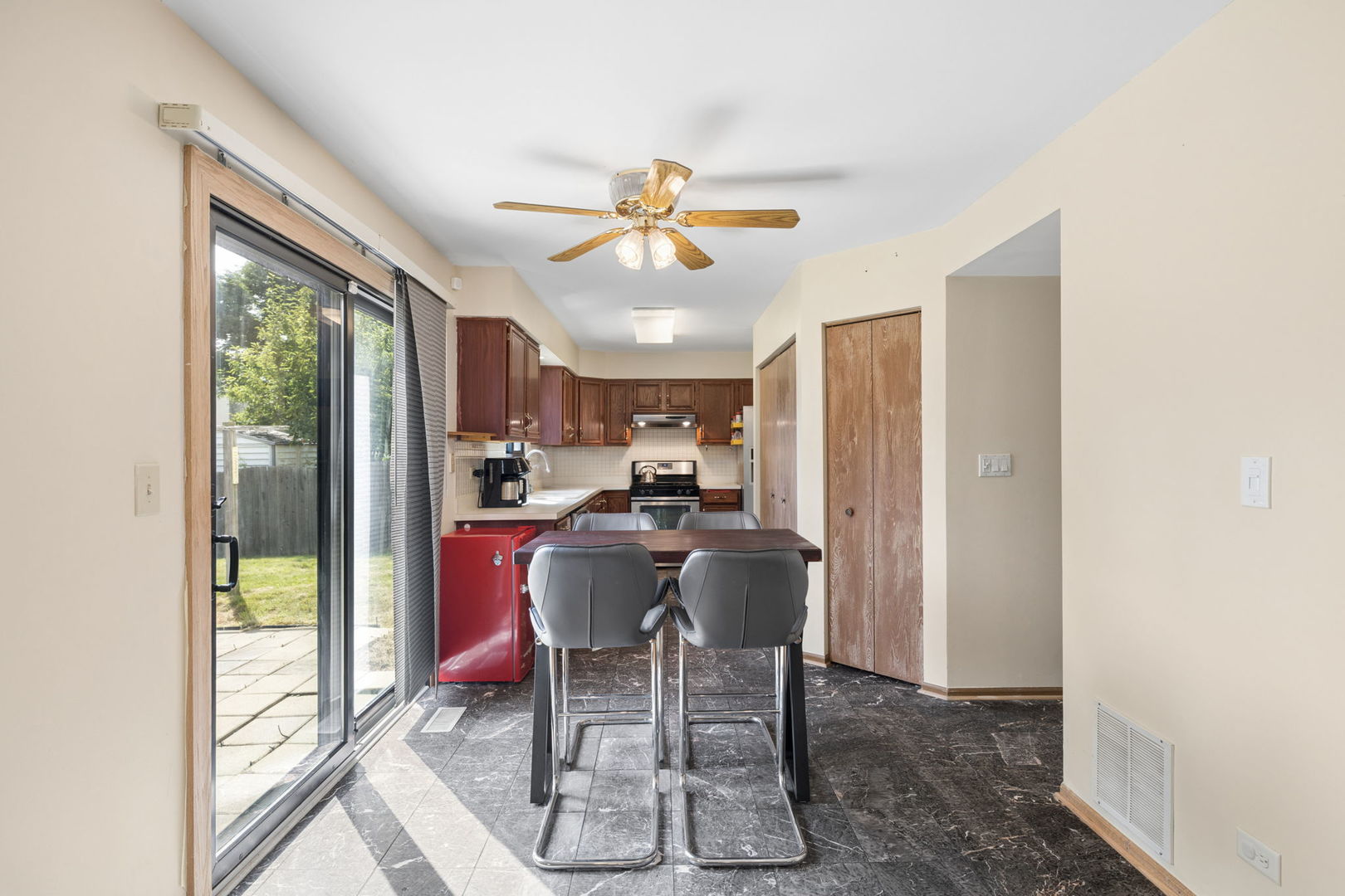 556 Foxford Road Bartlett, IL 60103 - Photo 7 of 32 Gallery Image 7
