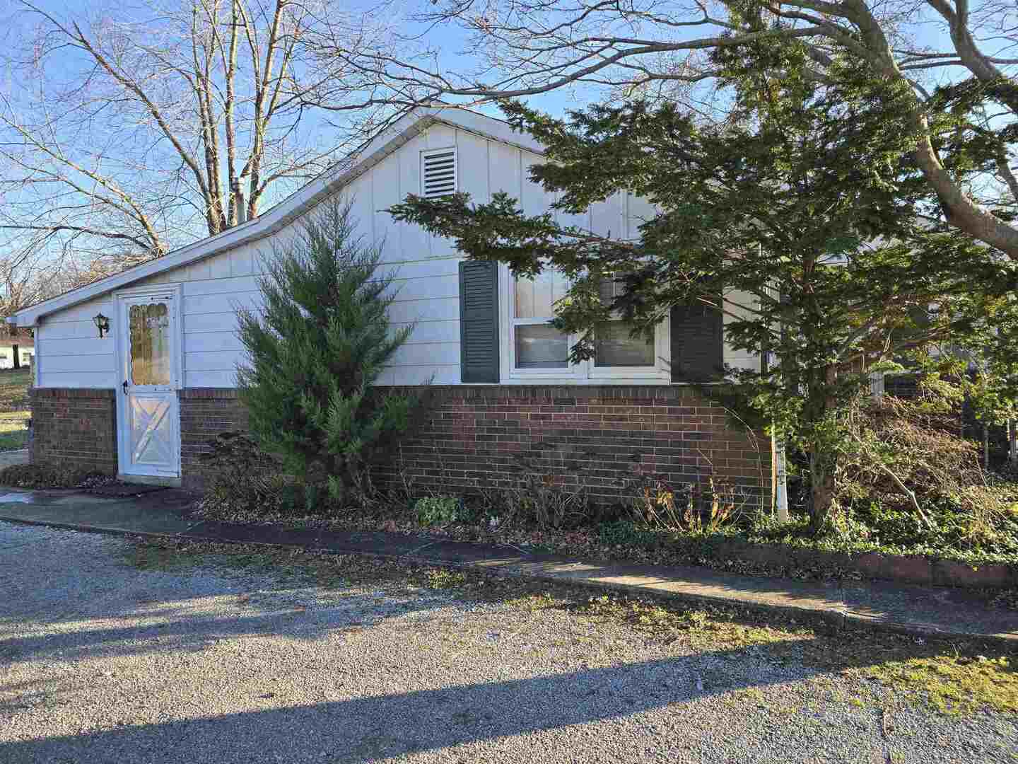 550 Old Broughton Road Eldorado, IL 62930 - Photo 4 of 23 Gallery Image 4
