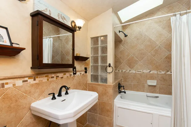 $750,000 | W318N1045 Huckleberry Way, Delafield, WI 53018