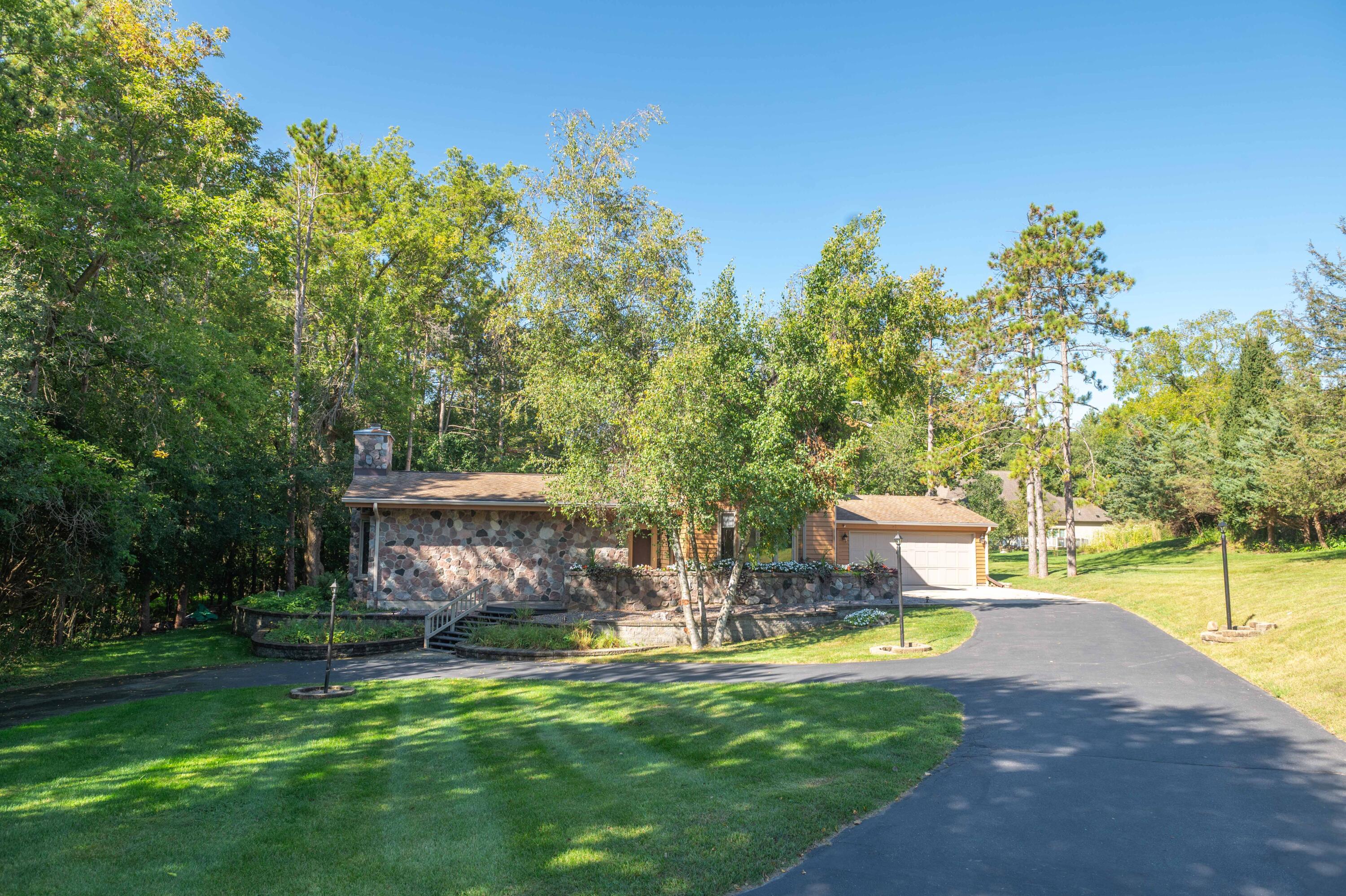 W318N1045 Huckleberry Way Delafield, WI 53018 - Photo 21 of 28 22