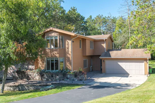 $750,000 | W318N1045 Huckleberry Way, Delafield, WI 53018