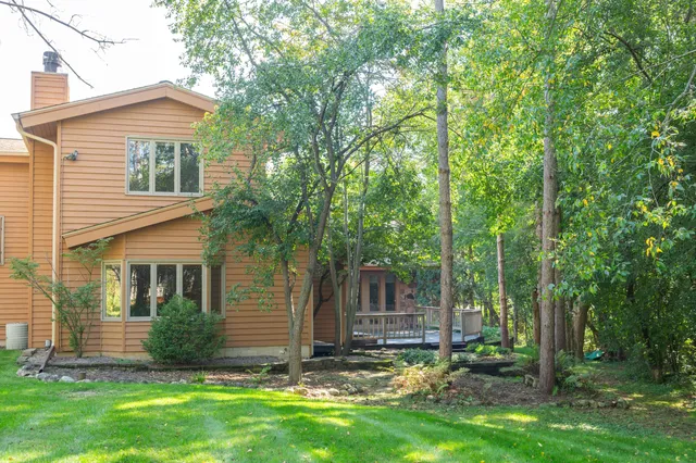 $750,000 | W318N1045 Huckleberry Way, Delafield, WI 53018