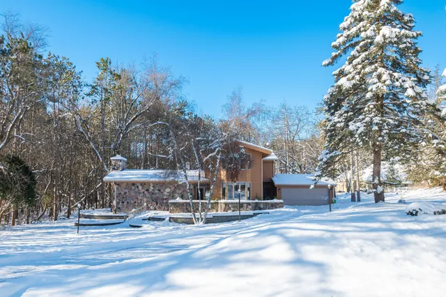 $750,000 | W318N1045 Huckleberry Way, Delafield, WI 53018