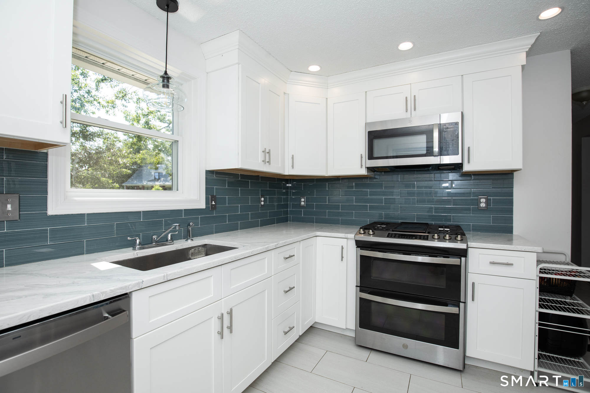 7 Raynham Road East Haven, CT 06512 - Photo 4 of 32 Gallery Image 4