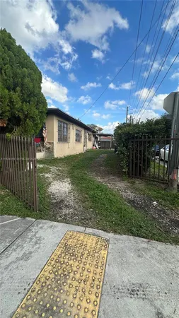 a view of a yard in front of a house with a yard