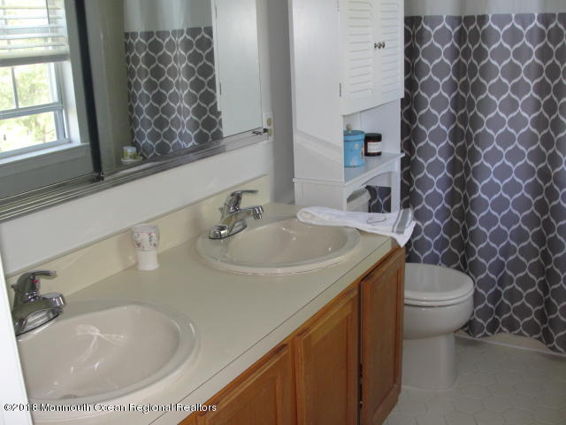 139 Starboard Road Brick, NJ 08723 - Photo 18 of 30 2nd fl bath
