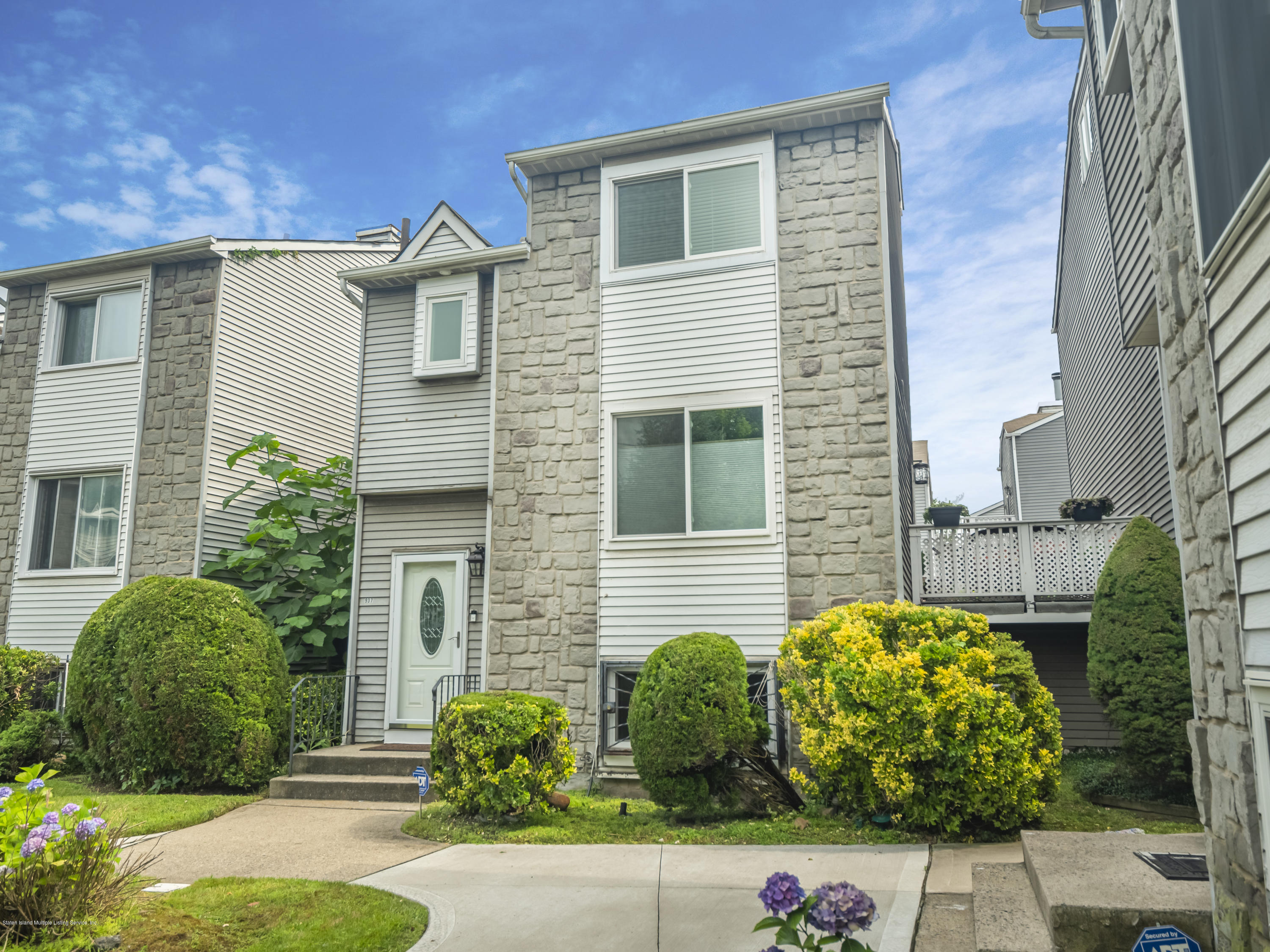 937 Goethals Road North Staten Island, NY 10303 - Photo 2 of 34 937 Goethals Road North_03