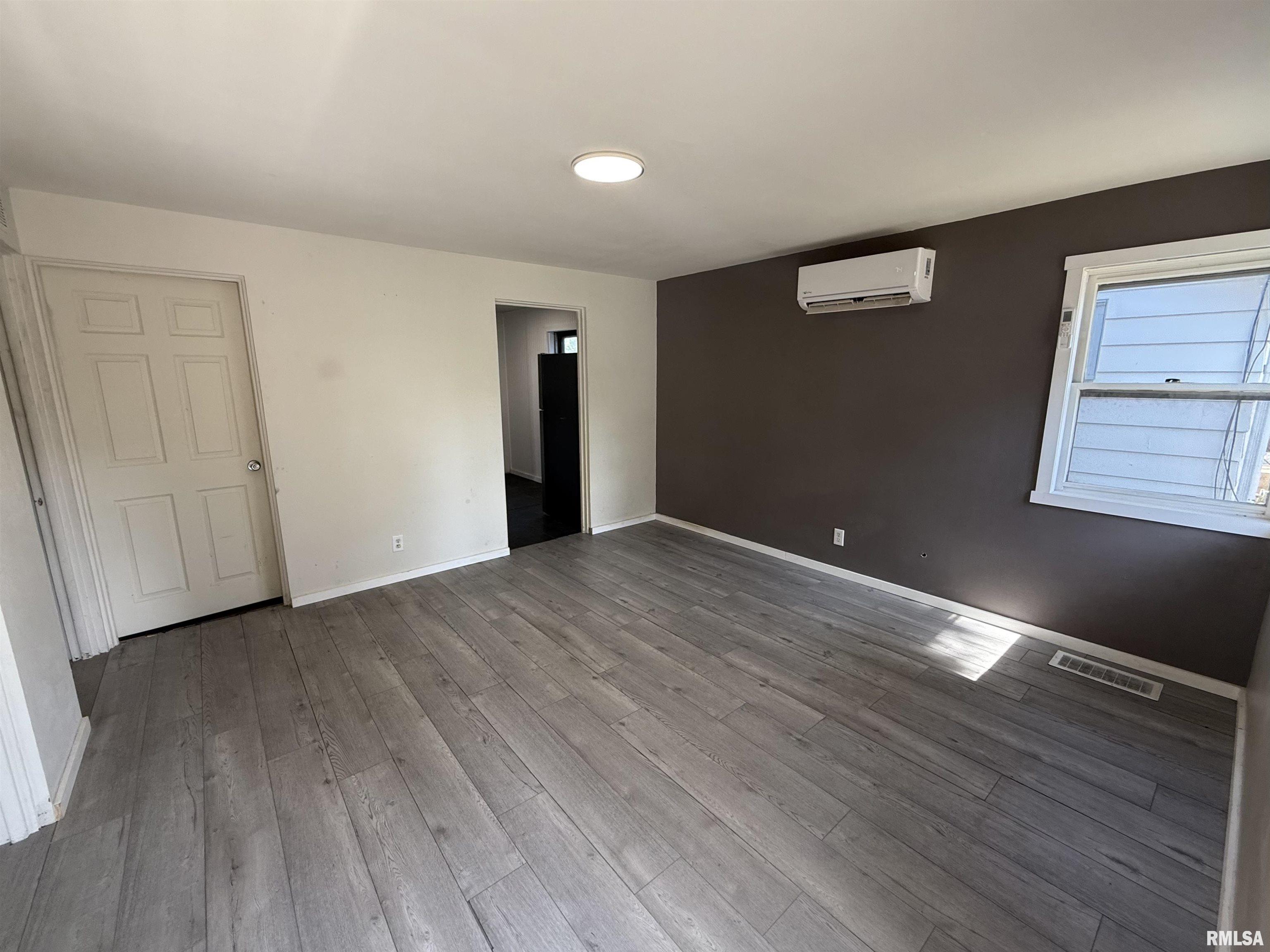 1219 East Moneta Avenue Peoria Heights, IL 61616 - Photo 2 of 14