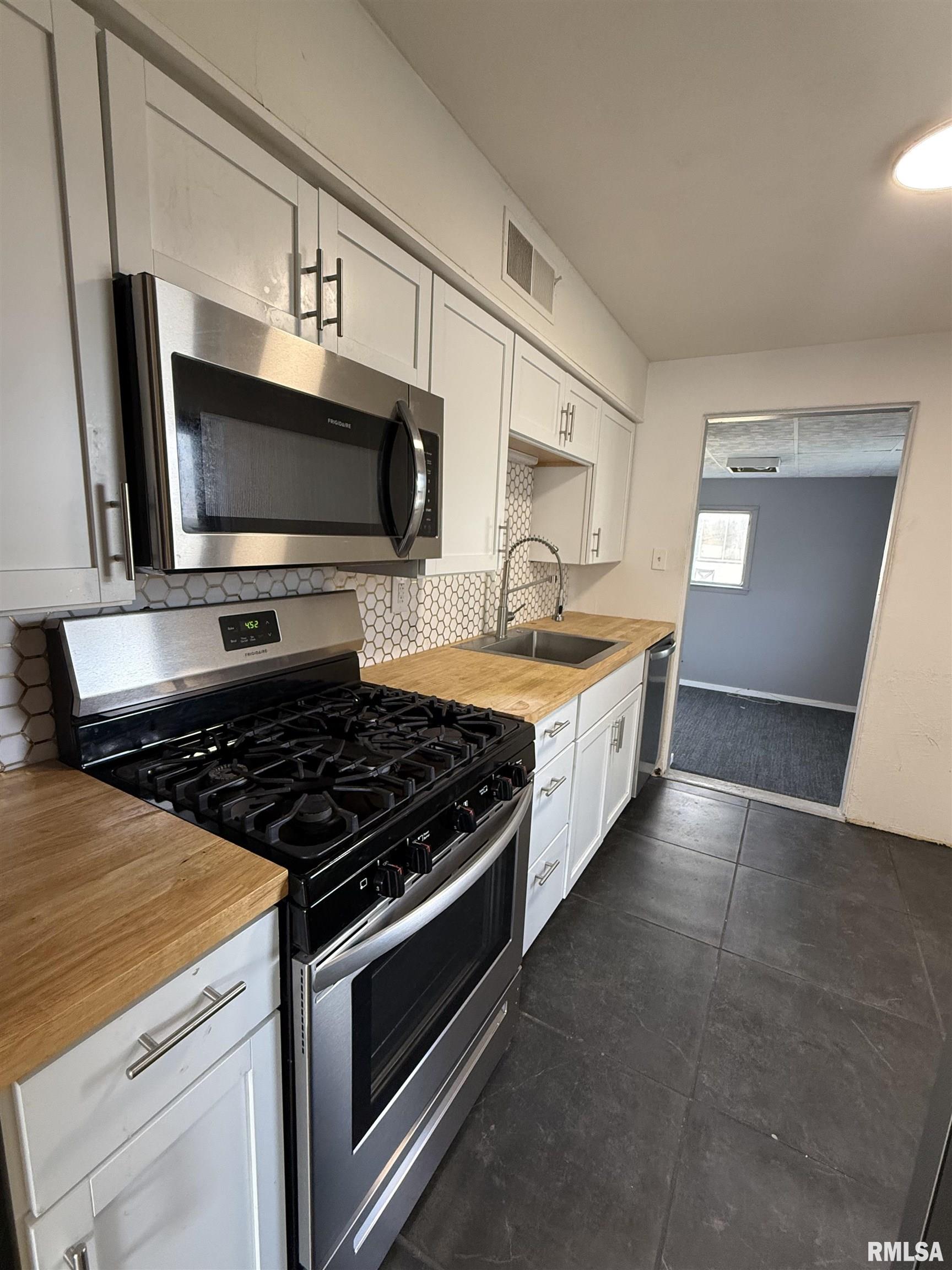 1219 East Moneta Avenue Peoria Heights, IL 61616 - Photo 8 of 14