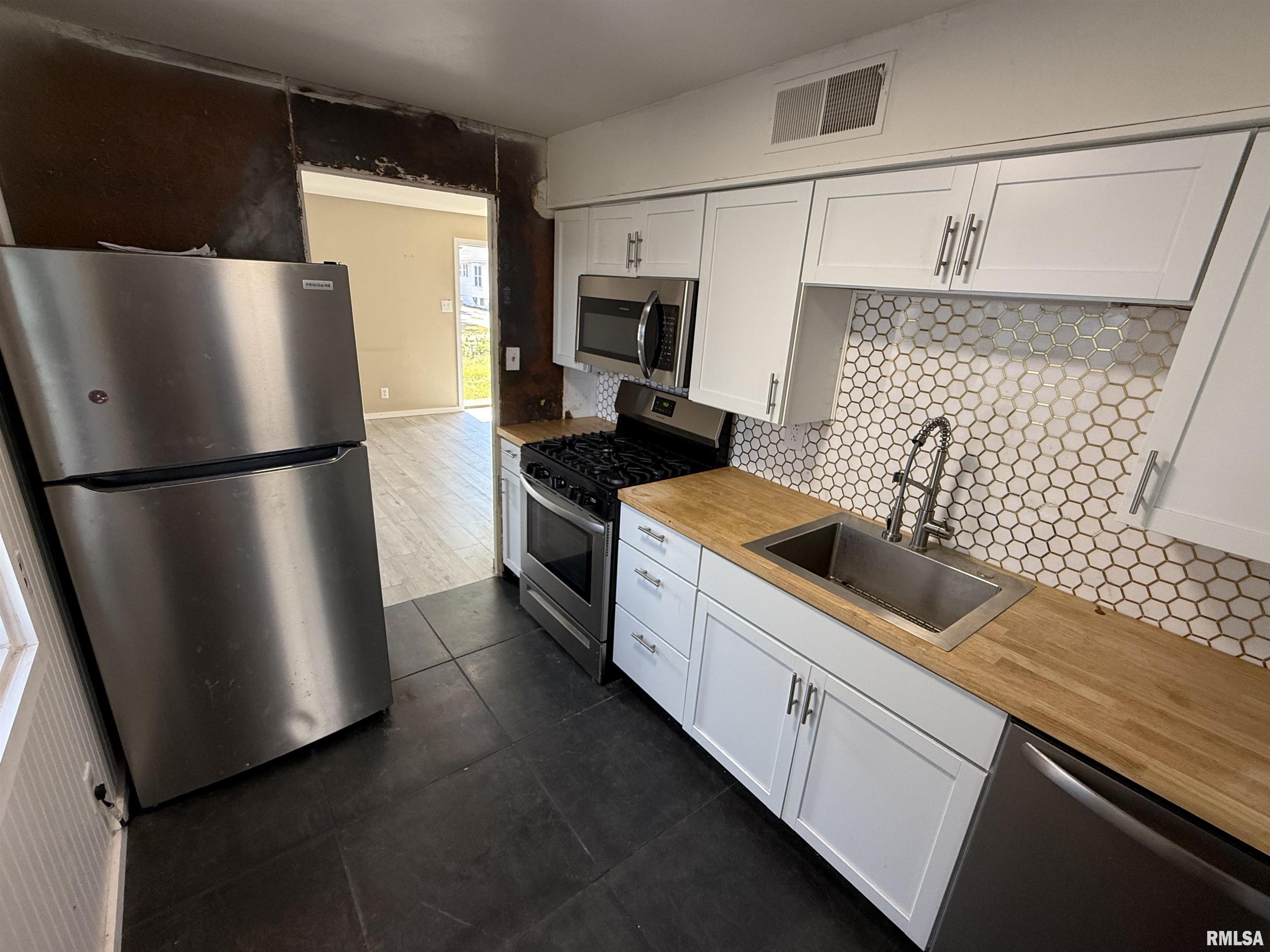 1219 East Moneta Avenue Peoria Heights, IL 61616 - Photo 9 of 14