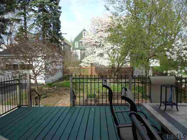 863 Thompson Street Schenectady, NY 12306 - Photo 22 of 24 Wonderful green space.