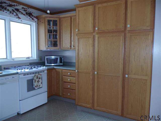 863 Thompson Street Schenectady, NY 12306 - Photo 7 of 24 Photo 7