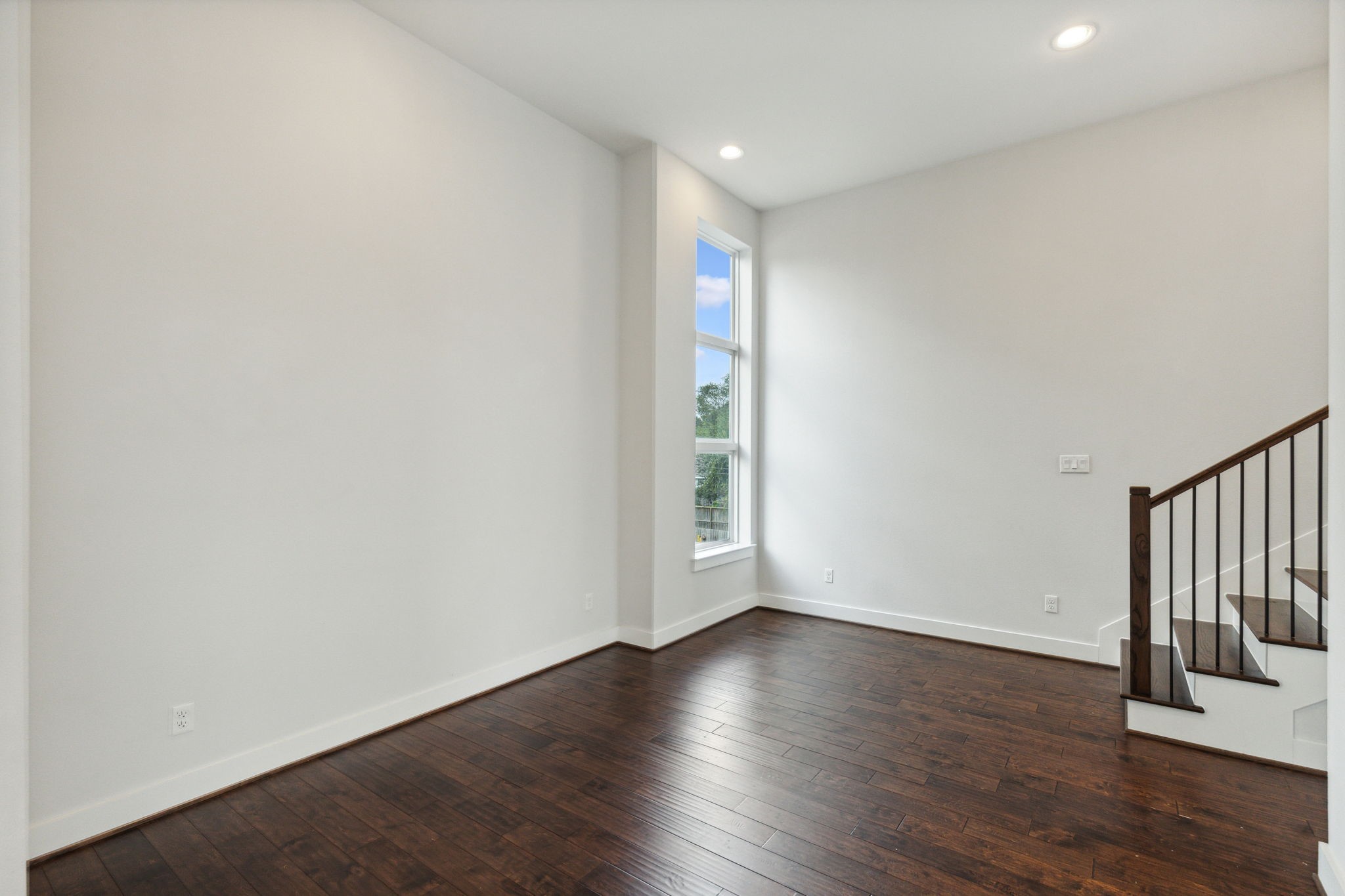 843 West 23rd Street, Unit B Houston, TX 77008 - Photo 12 of 34 a view of an empty room with wooden floor and a window