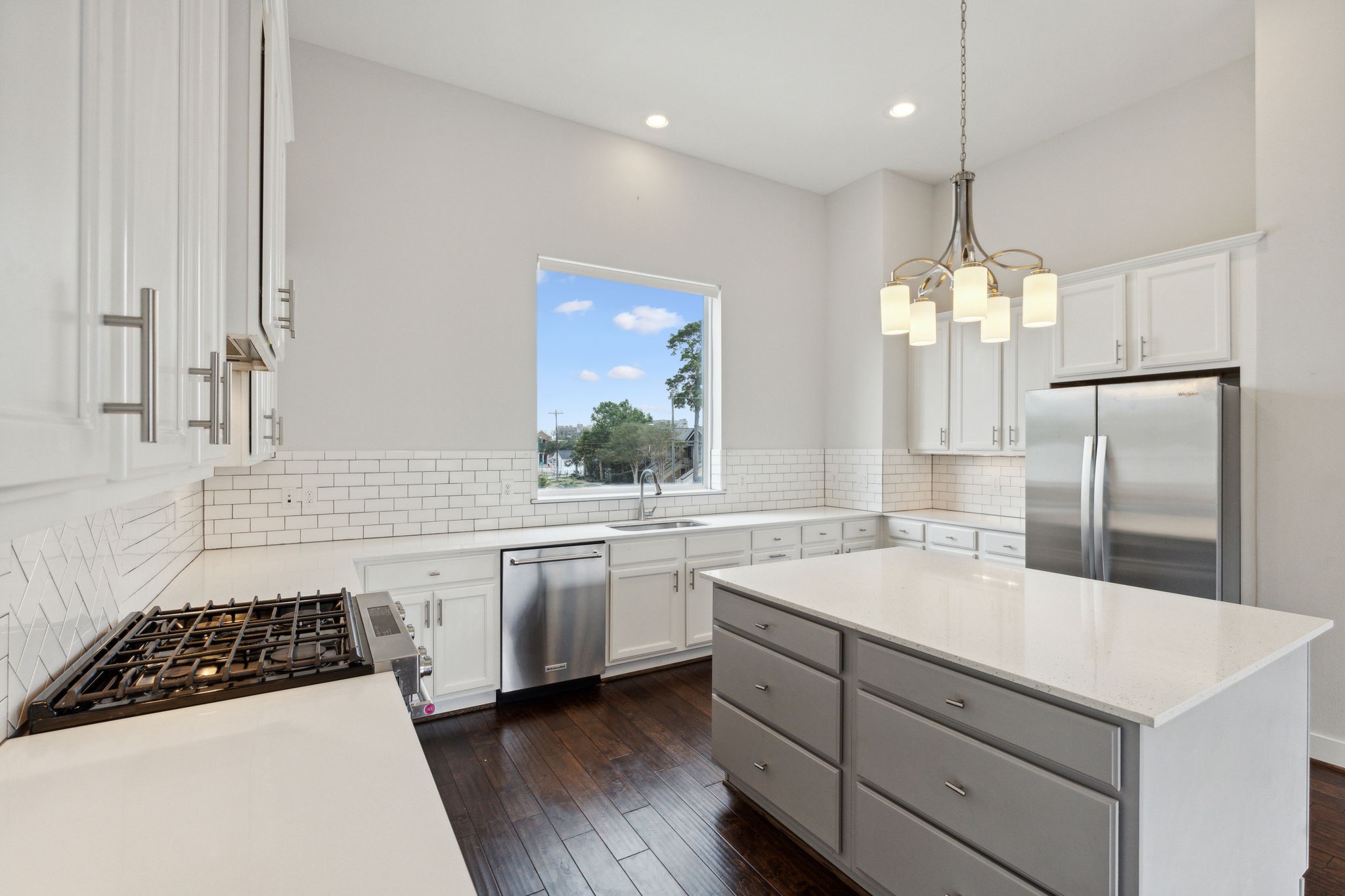 843 West 23rd Street, Unit B Houston, TX 77008 - Photo 17 of 34 a kitchen with a sink a stove a refrigerator and white cabinets