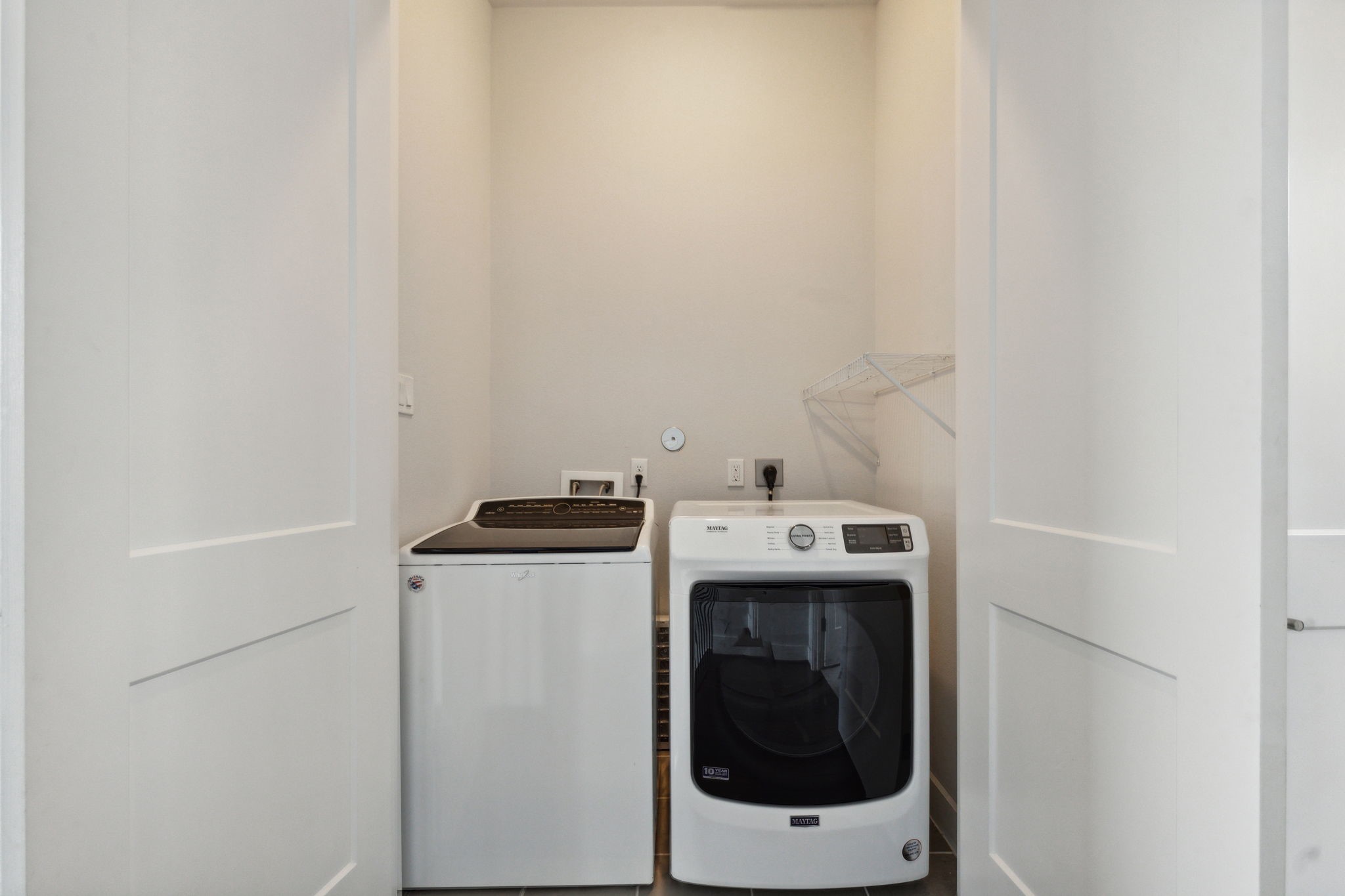 843 West 23rd Street, Unit B Houston, TX 77008 - Photo 25 of 34 a utility room with dryer and washer