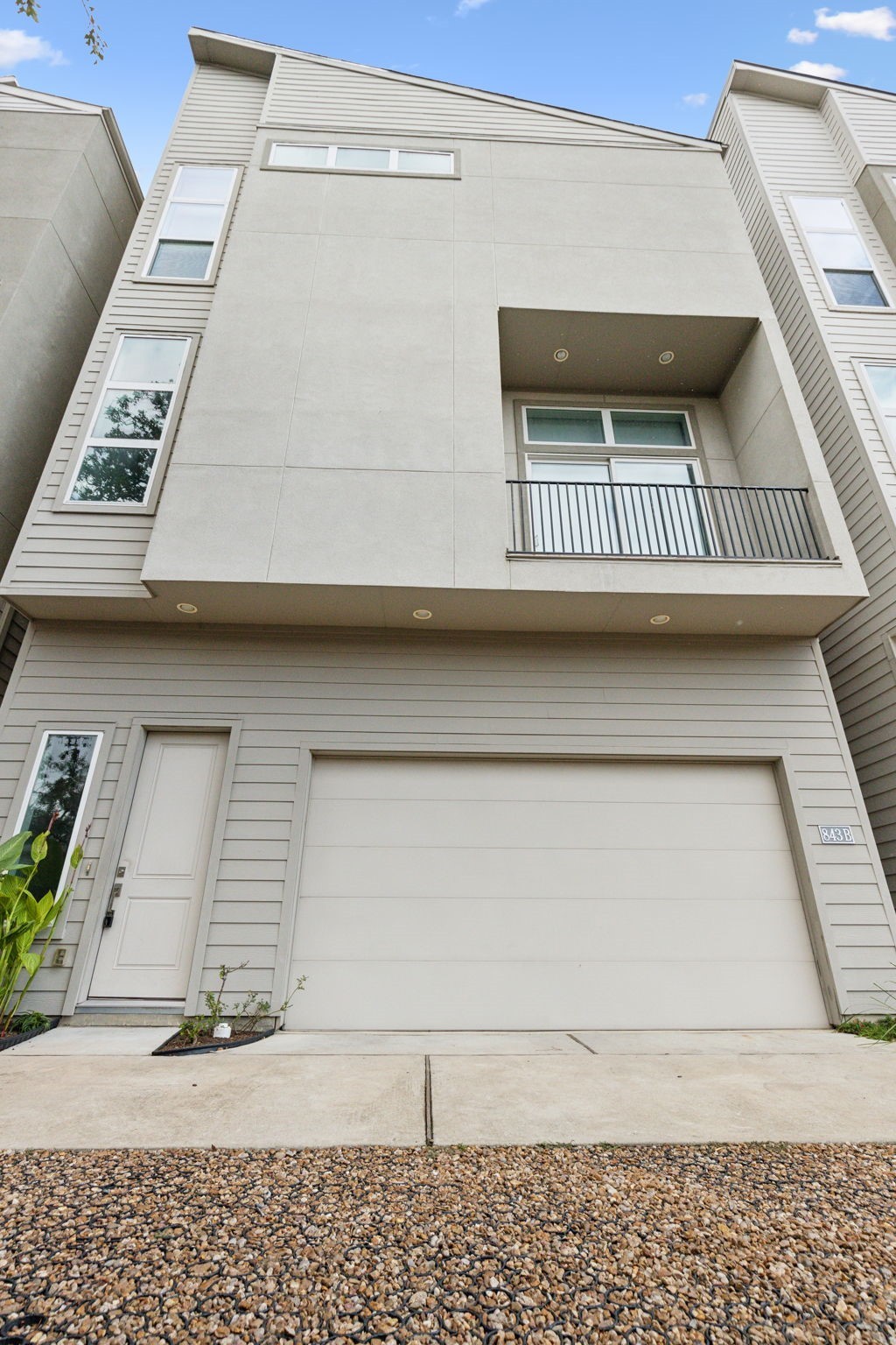 843 West 23rd Street, Unit B Houston, TX 77008 - Photo 3 of 34 a view of entryway with wooden floor