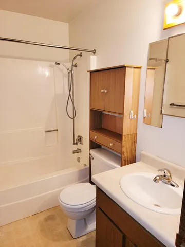 $715 | 200 10th Avenue Southeast, Unit C1, Fairfax, MN 55332