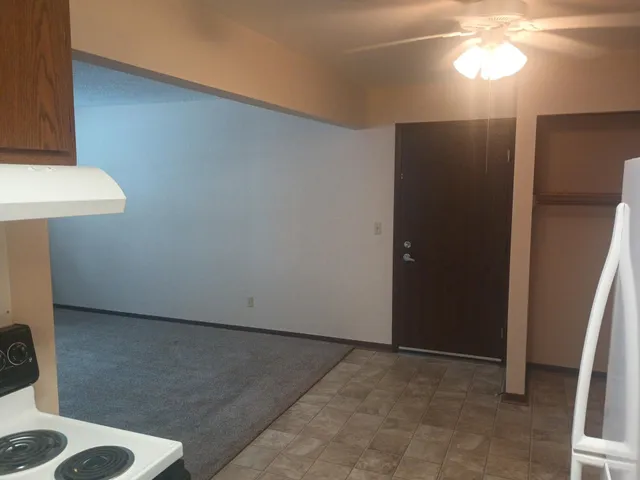 $715 | 200 10th Avenue Southeast, Unit C1, Fairfax, MN 55332