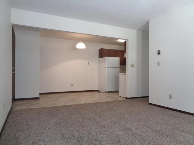 $715 | 200 10th Avenue Southeast, Unit C1, Fairfax, MN 55332