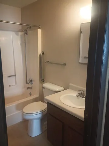 $715 | 200 10th Avenue Southeast, Unit C1, Fairfax, MN 55332