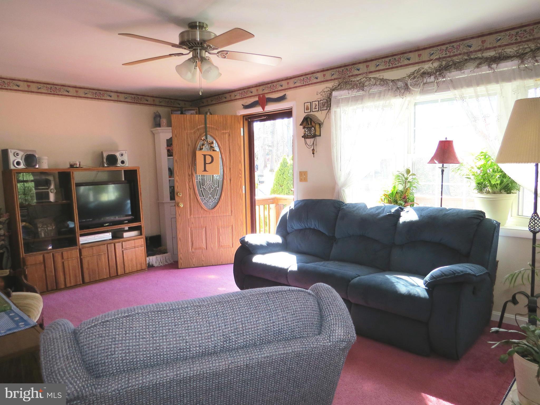 3925 Falls Road Manchester, MD 21102 - Photo 14 of 30 Living Room