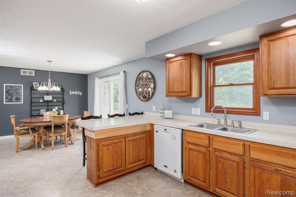 7335 Johnson Road Flushing, MI 48433 - Photo 13 of 44