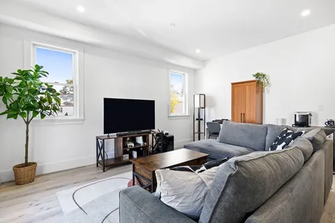 $537,000 | 8 Oakhurst Street, Unit 4, Boston, MA 02124