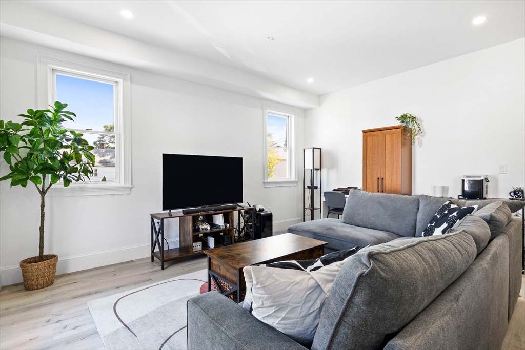 8 Oakhurst Street, Unit 4 Boston, MA 02124 - Photo 3 of 23