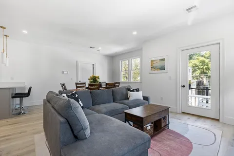 $537,000 | 8 Oakhurst Street, Unit 4, Boston, MA 02124