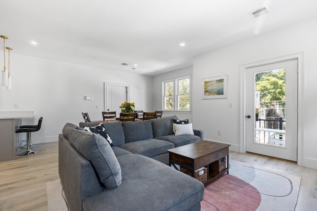 8 Oakhurst Street, Unit 4 Boston, MA 02124 - Photo 4 of 23