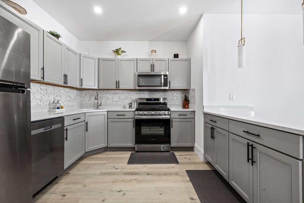 8 Oakhurst Street, Unit 4 Boston, MA 02124 - Photo 9 of 23