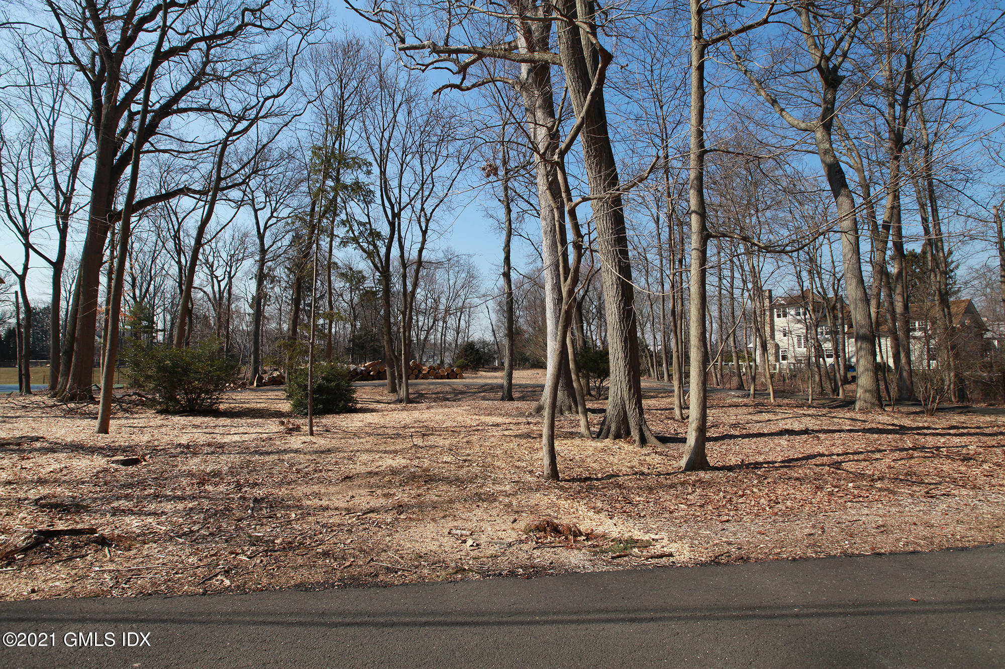 26 Red Top Road Riverside, CT 06878 - Photo 2 of 8 a view of a yard with snow
