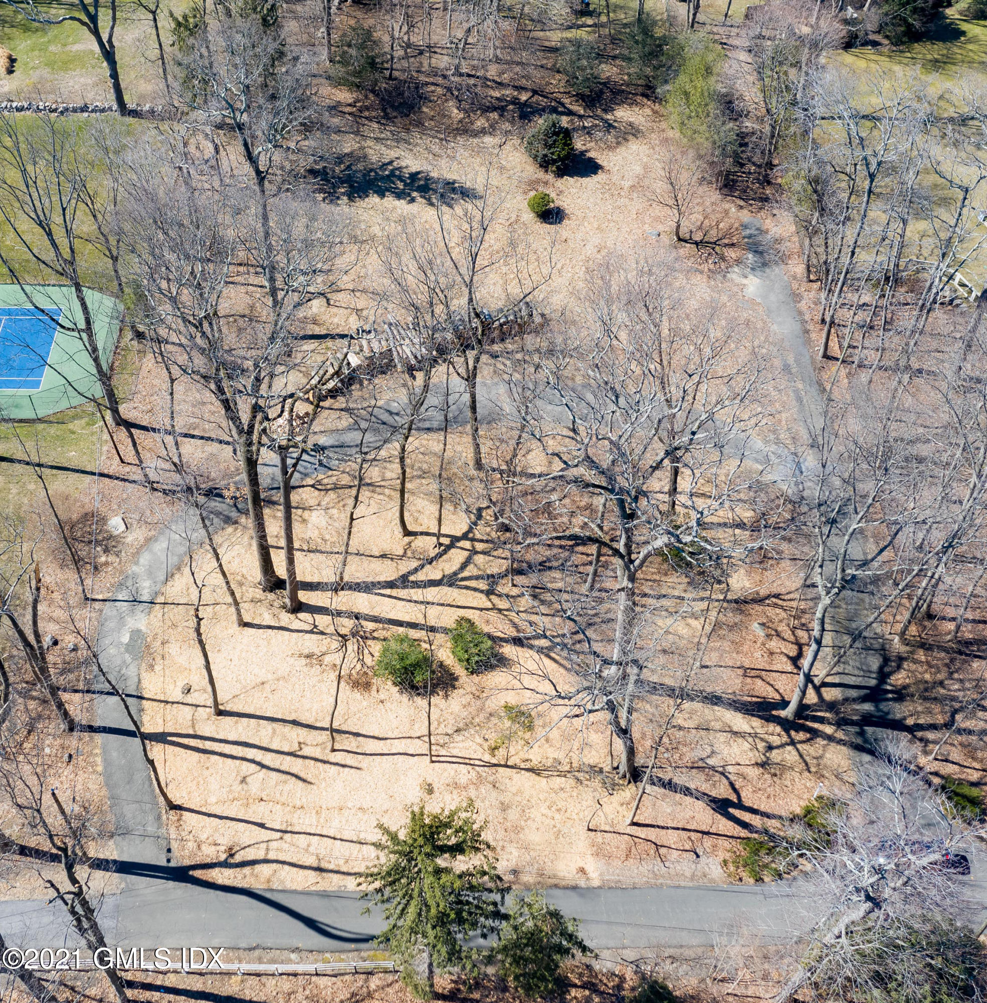 26 Red Top Road Riverside, CT 06878 - Photo 7 of 8 a backyard of a house