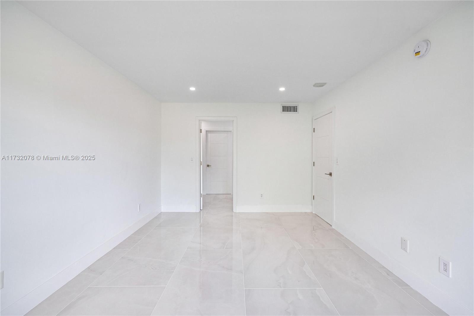 1450 Lincoln Road, Unit 409 Miami Beach, FL 33139 - Photo 13 of 26 Gallery Image 13