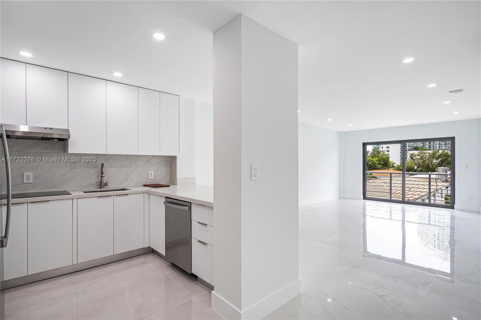 1450 Lincoln Road, Unit 409 Miami Beach, FL 33139 - Photo 8 of 26 Gallery Image 8