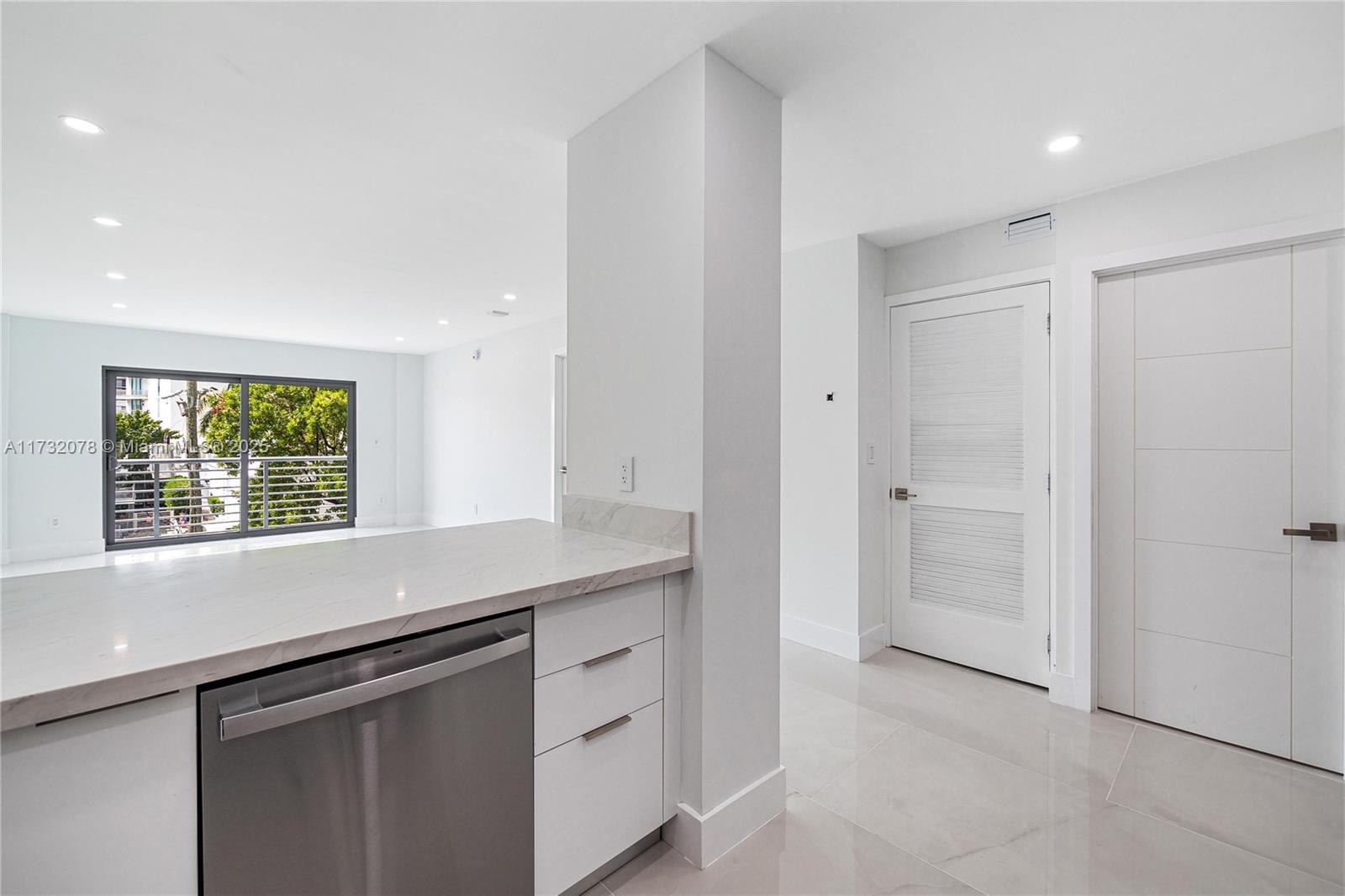 1450 Lincoln Road, Unit 409 Miami Beach, FL 33139 - Photo 9 of 26 Gallery Image 9