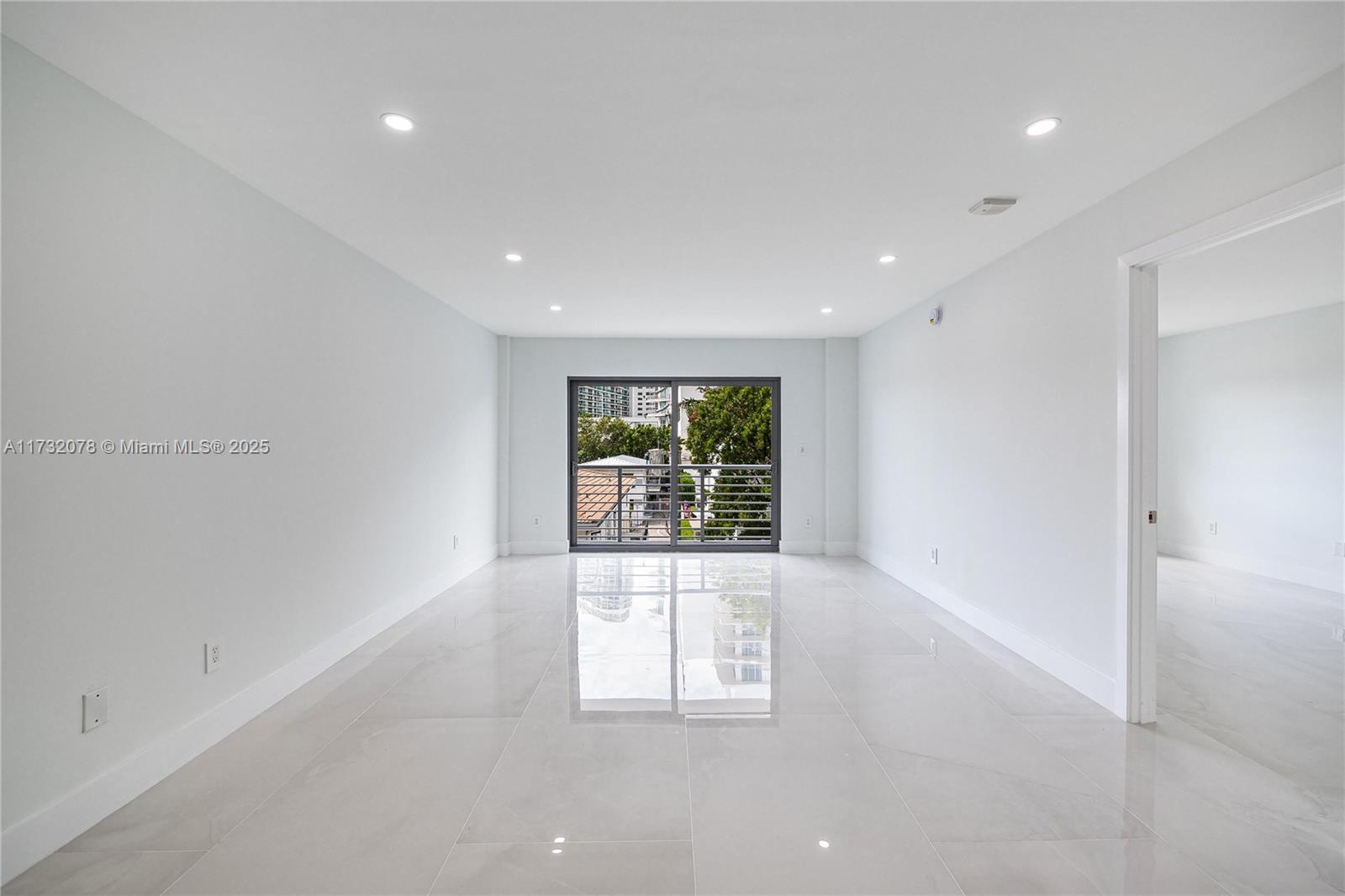 1450 Lincoln Road, Unit 409 Miami Beach, FL 33139 - Photo 10 of 26 Gallery Image 10