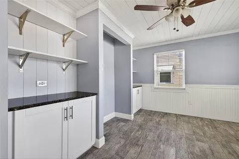 $300,000 | 734 40th Avenue Northeast, St. Petersburg, FL 33703