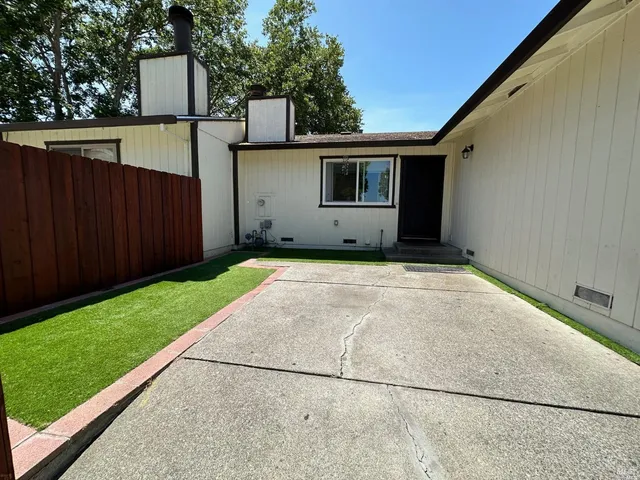 $449,900 | 713 Blair Place, Santa Rosa, CA 95401