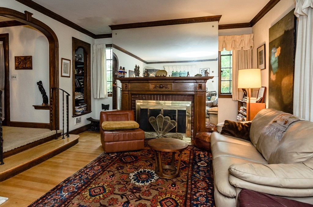 24 Alberta Road Brookline, MA 02467 - Photo 4 of 14